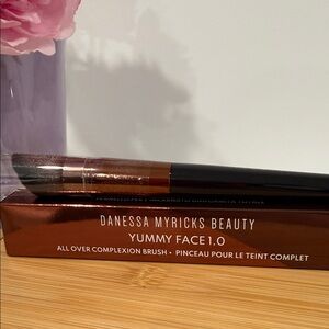 Danessa Myricks Beauty YUMMY FACE 1.0 ALL OVER COMPLEXION BRUSH